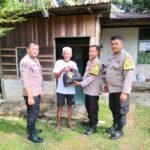 Polsek Jajaran Polres Kuansing Gelar Jumat Barokah, Salurkan Sembako Kepada Masyarakat Yang Membutuhkan
