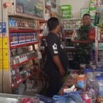 Babinsa Ie Meulee Pantau Harga Sembako di Kios Warga, Pastikan Kebutuhan Masyarakat Tetap Terjangkau