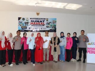 Peringati Hari Bhayangkara, Polres Lampung Barat Gelar Sunatan Massal untuk 50 Anak
