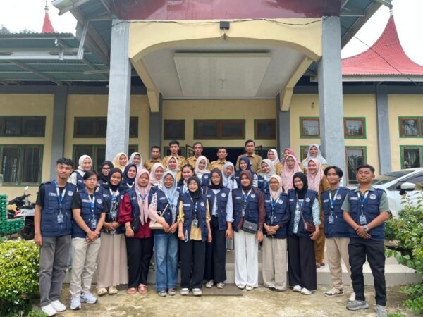 Mahasiswa KKN UNP di Nagari Tanjuang Labuah Sebanyak 30 Orang*