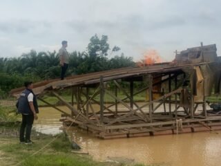 Polsek Pangean Tertibkan Aktivitas PETI Di Desa Tanah Bekali, Dua Rakit Dimusnahkan