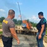 Polsek Kuantan Hilir Tertibkan Aktivitas PETI, Sembilan Rakit Dimusnahkan