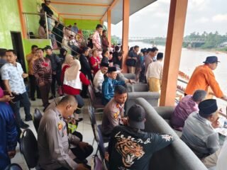 Polres Kuansing Pastikan Hari Pertama Pacu Jalur Rayon III Di Benai Berlangsung Aman, Ribuan Penonton Padati Arena