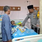 Abang Uman Wonge Negoro Jenguk Warga Sidomukti Pasca Kecelakaan Di RSUD Soegiri Lamongan