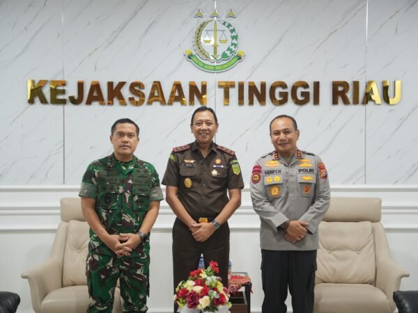 Kapolda Riau Dan Kajati Perkuat Sinergi Penegakan Hukum