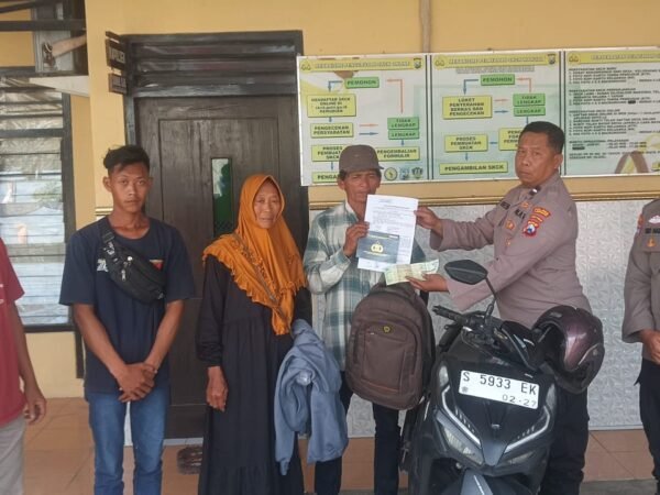 Polsek Kembangbahu Serahkan Sepeda Motor Temuan kepada Keluarga Pemilik