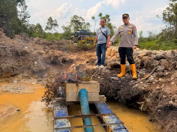 Polsek Kuantan Mudik Musnahkan 5 Rakit PETI Dan Amankan Dua Mesin Robin Di Sungai Kuning