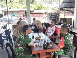 Jalin Silaturahmi dan Perkuat Sinergi, Babinsa Paya Seunara Laksanakan Komsos Bersama Guru SMPN 6 Sabang 