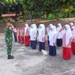 Disiplin Dimulai dari Sekolah, Babinsa Koramil 01/Sukajaya Latih PBB Siswa SMP 4 Keuneukai