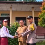 Polsek Logas Tanah Darat Tanam Pohon Dan Edukasi Green Policing Di SDN 013 Hulu Teso, Tanamkan Kepedulian Lingkungan Sejak Dini