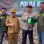 Hari Mangrove Sedunia, Yayasan Generasi Hijau Beri Penghargaan Kepada Kapolda Riau