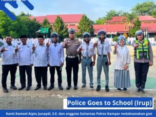 Police Goes To School Di MAN 1 Kuok, Satlantas Polres Kampar Edukasi Keselamatan Berlalu Lintas Dan Bagikan Helm SNI