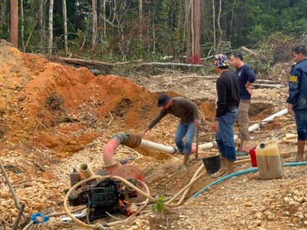 Aksi Tegas Polsek Singingi, Dua Unit PETI Jenis Dompeng Dimusnahkan Di Sungai Monang