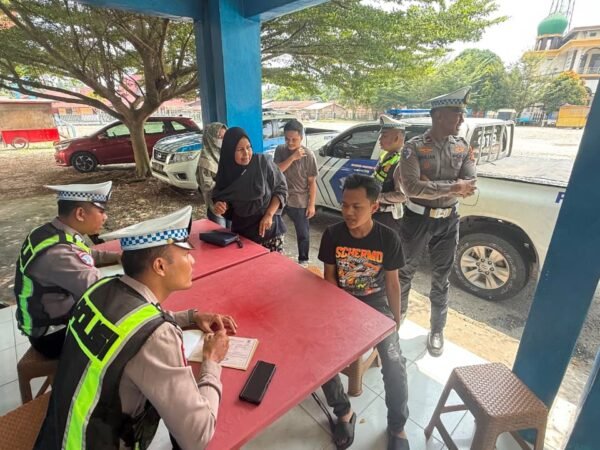 Satlantas Polres Kampar Gelar Patroli Dan Teguran Humanis, Tingkatkan Disiplin Berlalu Lintas Di Kampar Kiri Hilir