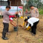 Polres Kuansing Dukung Ketahanan Pangan Nasional, Tanam Benih Jagung Pipil Di Desa Pulau Kopuang Sentajo