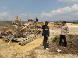 Polres Kuansing Bersama Krimsus Polda Riau Tertibkan 10 Unit Rakit PETI Di Areal Perkebunan PT KTBM