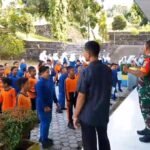 Tanamkan Nilai Agama, Babinsa Keuneukai Mengajak Siswa SDN 26 Menghafal Shalawat