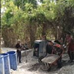 Babinsa Jaboi Bantu Perbaikan Jalan, Wujudkan Kemudahan Akses Pertanian Warga 