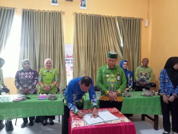 SERTIJAB CAMAT RAWA JITU TIMUR: DEDYANTO SERAHKAN TONGKAT KEPEMIMPINAN KEPADA IRPAN TONI
