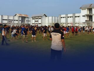 Pelaksanaan Senam Rutin WBP Lapas Narkotika Rumbai Bersama Kepala Lapas Sebagai Upaya Pembinaan Jasmani Dan Pendekatan Humanis