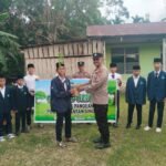 Polsek Pangean Dan Polsek Logas Tanah Darat Tanam Bibit Pohon Di Sekolah, Dukung Program Green Policing Kapolda Riau