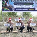 Ekspedisi Merah Putih Presisi Polda Riau Tanam 810 Mangrove Dan Salurkan Berbagai Bantuan Untuk Masyarakat Pesisir Sinaboi