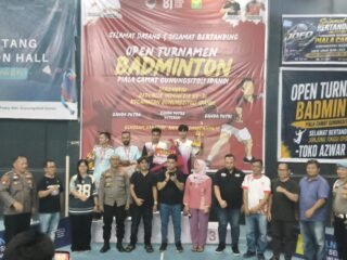 Partai Final Badminton Piala Camat Gunungsitoli Idanoi Berlangsung Sengit