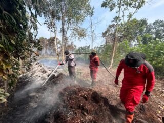 Hadapi Karhutla Lahan Gambut 5 Hektar Di Rimbo Panjang, Polres Kampar Kerahkan Tim Gabungan Dan Dukungan Helikopter