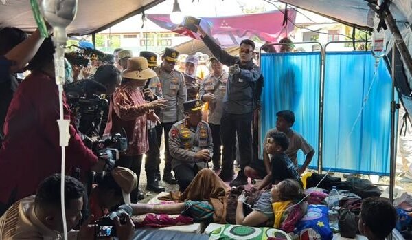 Bawa 247 Ton Bantuan, Kapolri Pastikan Korban Gempa NTT Terpenuhi
