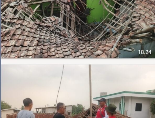Rumah Warga Sukamaju Roboh Akibat Lapuk, Satu Keluarga Terdampak