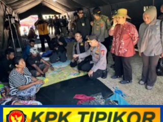 Bencana NTT: Polri Terjunkan Bantuan Logistik dan Tim Medis, Kapolri Tinjau Pengungsian di Manggarai