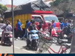 Kekecewaan Peserta dan Warga Atas Ketiadaan Panitia Dalam Insiden Pengeroyokan Sopir Truk Mewarnai Gelaran Gerak Jalan Umum