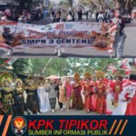 Memperingati HUT ke-81 RI, Kontingen SMPN 3 Genteng Pukau Masyarakat di Pawai Budaya Tingkat Kecamatan