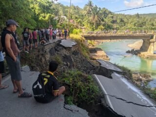 Jalan Lahusa–Gomo Putus Total Diterjang Longsor, Warga Desak Pemkab Nias Selatan Bergerak Cepat