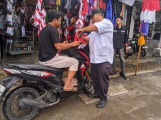 Kolaborasi Semangat 45 Bersama Polres Nias Selatan, GEMPUR, GMNI dan GMKI Bagikan Sekitar 3.000 Bendera Merah Putih