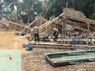 Polsek Peranap Tertibkan 8 Rakit Tambang Emas Ilegal Di Sungai Kuantan Desa Baturijal Hulu
