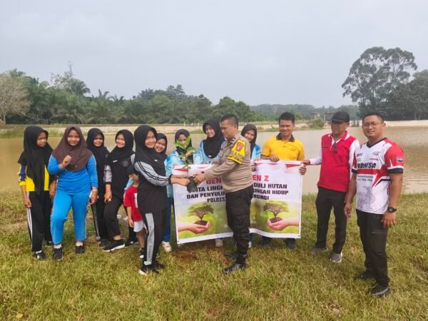 Green Policing, Polsek Benai Edukasi Siswa Jaga Lingkungan Dan Tanam Pohon