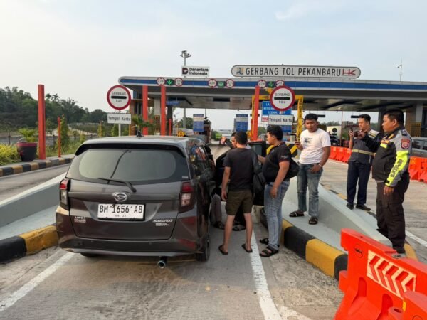Sat PJR Gerak Cepat Lindungi Warga Dari Upaya Penarikan Kendaraan Di Gerbang Tol Muara Fajar
