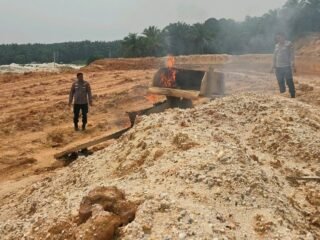 Polsek Hulu Kuantan Tertibkan Peralatan PETI Di Perkebunan Desa Serosah