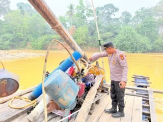 Polres Kuansing Tertibkan 29 Rakit PETI Di Sepanjang Aliran Sungai Batang Kuantan