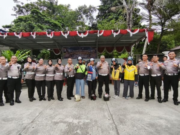 Semarak HUT Lalu Lintas Bhayangkara Ke-71, Ditlantas Polda Riau Gelar Baksos Bersama Ojol, Jukir Dan Petugas Kebersihan