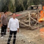 Polres Kuansing Tindak Aktivitas PETI Di Muara Langsat, Dua Rakit Dimusnahkan