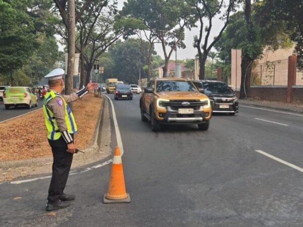 Sat Lantas Polres Tangsel Hadir di Tengah Masyarakat, Pastikan Arus Lalu Lintas Tetap Lancar