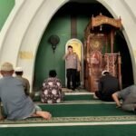 Usai Sholat Jumat, Kapolsek Perhentian Raja Ingatkan Jemaah : Jauhi Bakar Lahan, Itu Bisa Dipidana