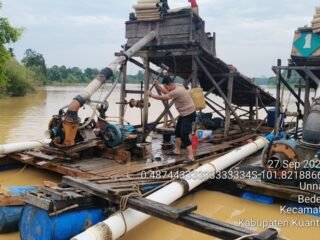 Polres Kuansing Tindak Lanjuti Layanan 110, Empat Rakit PETI Di Sungai Kuantan Dirusak