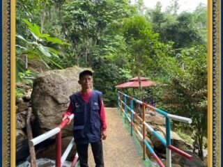 Mardius Kabiro Media Online http://KPKTIPIKOR.ID Berkunjung ke Wisata Alam Batu Suduong Nagari Silantai Kecamatan Sumpur Kudus Kabupaten Sijunjung*