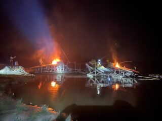 Polsek Kuantan Mudik Tindak 8 Rakit PETI Di Tebarau Panjang, Dimusnahkan
