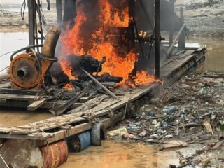 Polres Kuansing Tindak 10 Rakit PETI Di Tiga Lokasi, Seluruhnya Dimusnahkan