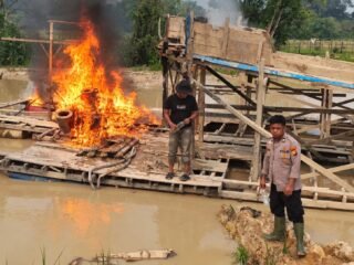 Polsek Kuantan Tengah Tindak 11 Aktivitas PETI Ilegal, Seluruh Rakit Dimusnahkan