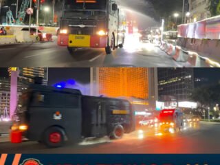 Polri Kerahkan Water Cannon dan Bagikan Masker, Layani Masyarakat Terdampak Material Erupsi Gunung Anak Krakatau